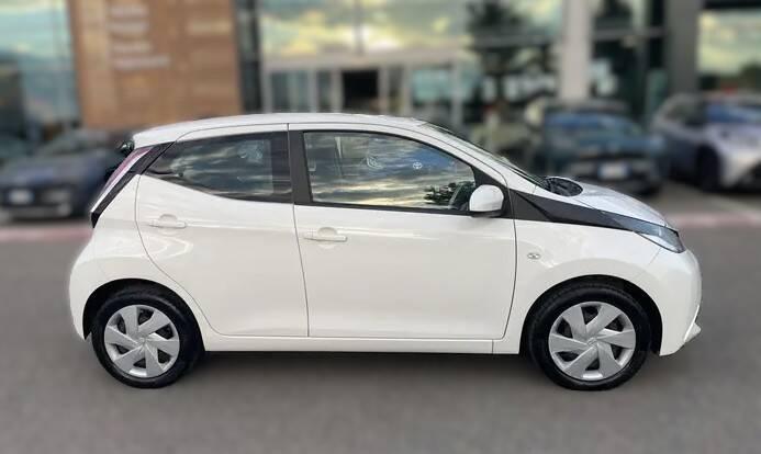 Toyota Aygo 1.0 x-play 5p m-mt my15