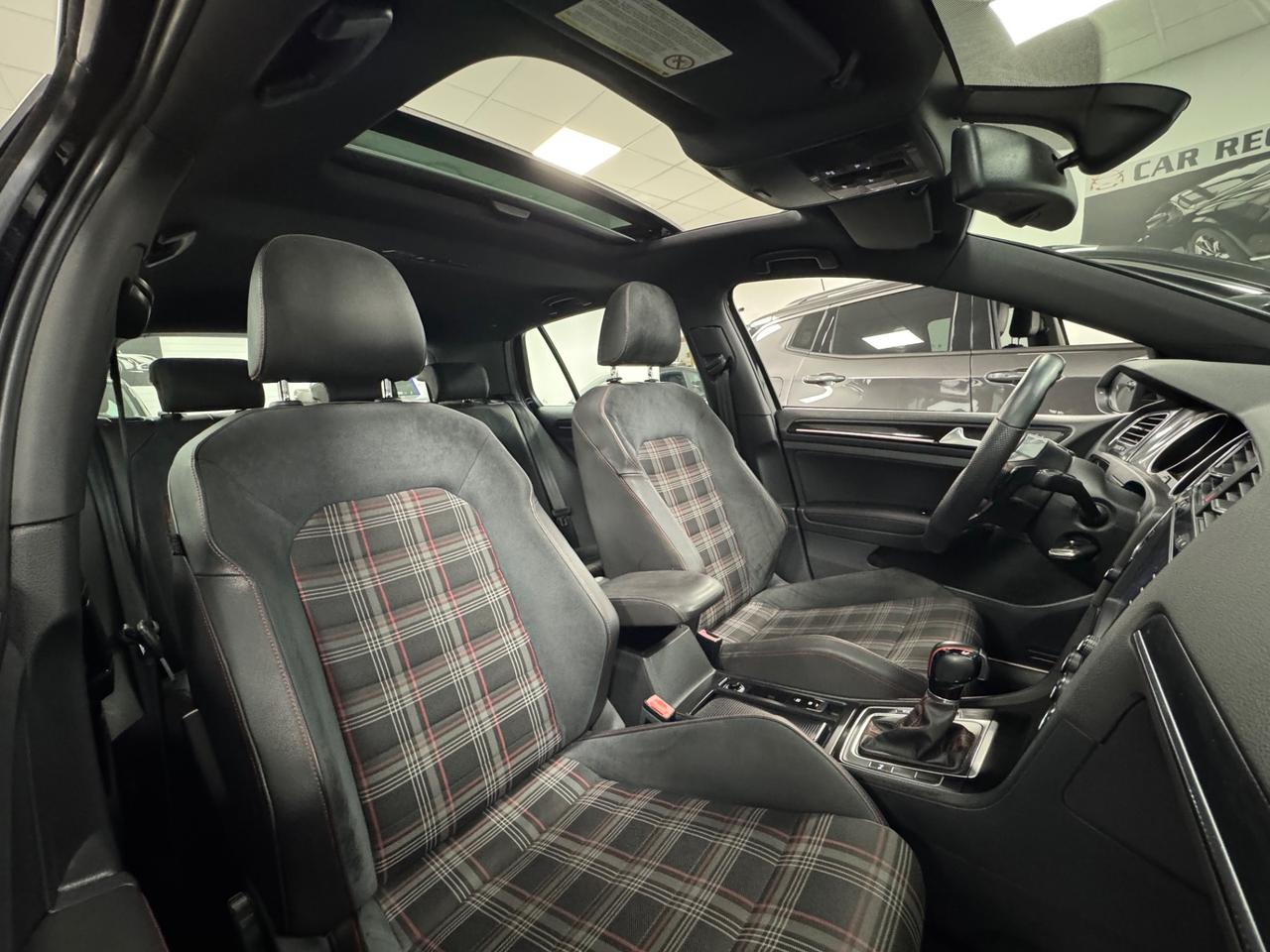 Volkswagen Golf GTI 2.0 TSI DSG TETTO