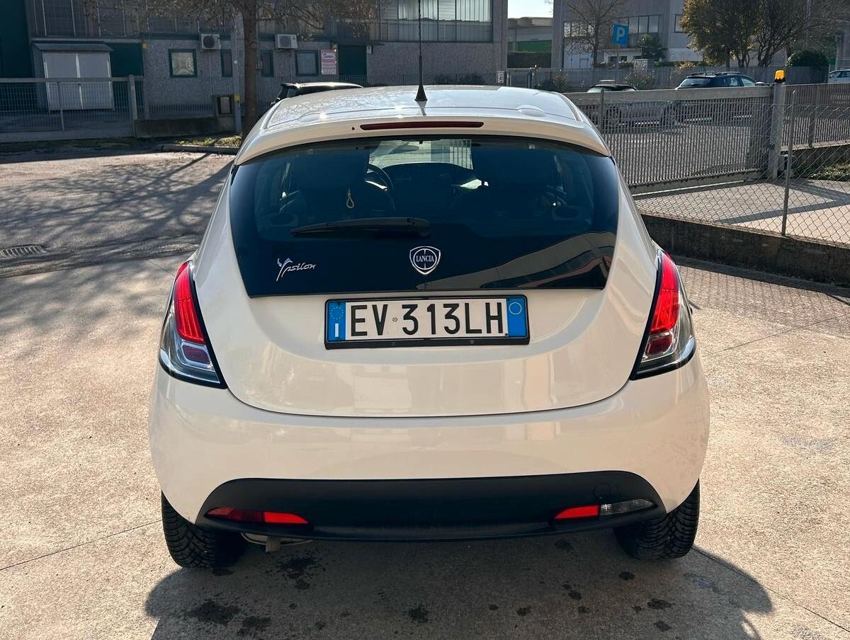 Lancia Ypsilon 1.2 69 CV 5 porte GPL Ecochic Silver