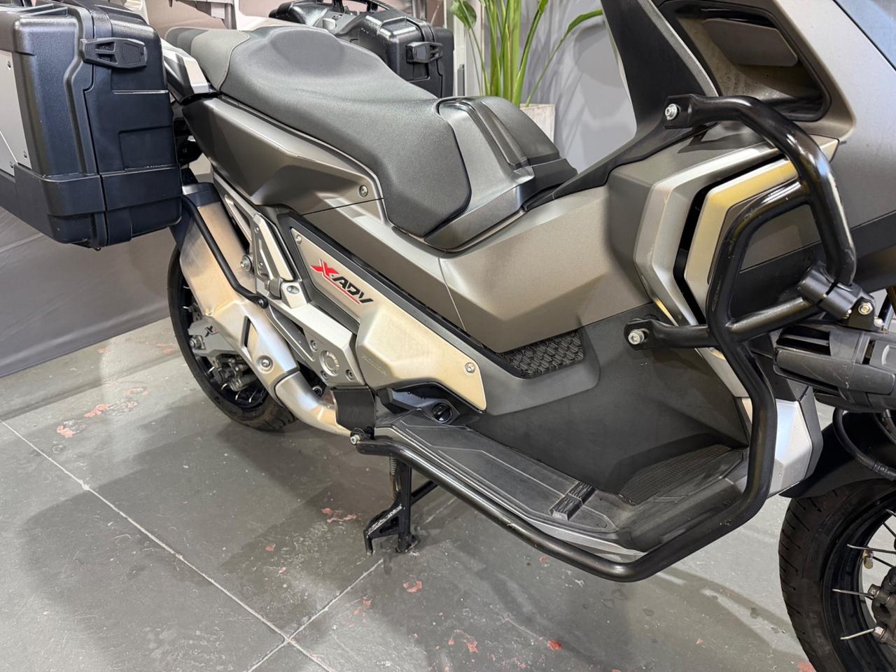 HONDA X-ADV 750 TRAVEL ABS
