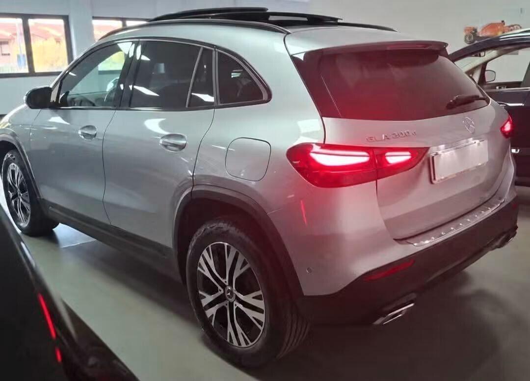 Mercedes GLA 200Automatic km0 tetto panoramico full