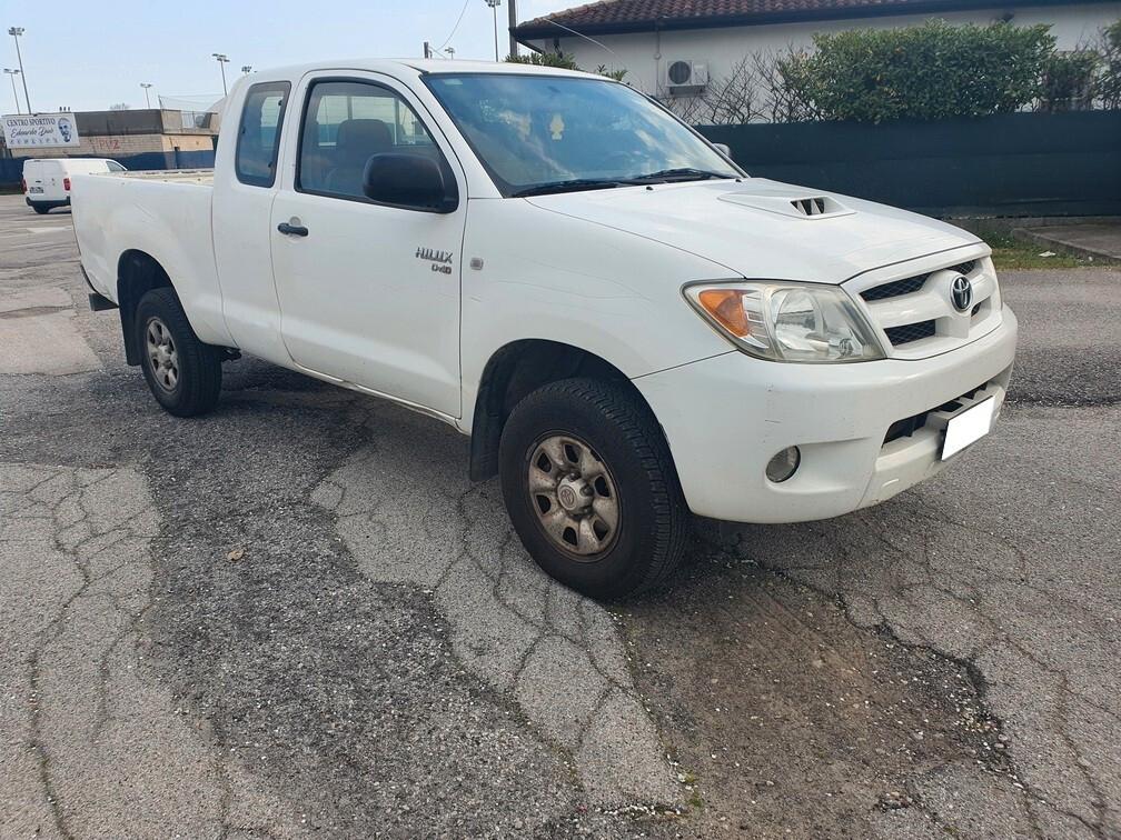 Toyota Hilux 2.5 D4D 120CV 4x4 Cab. Corta