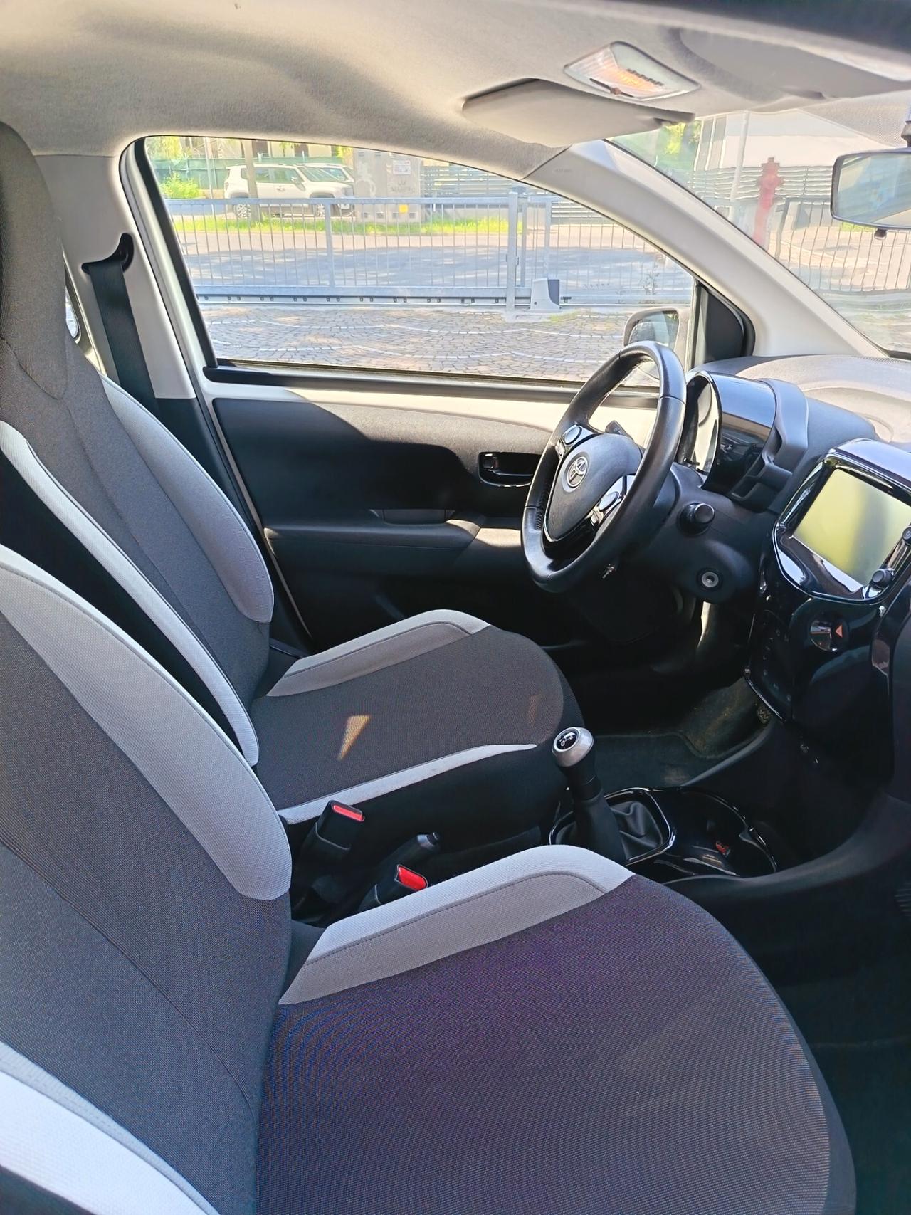 Toyota Aygo 1.0 VVT-i 69 CV 5 porte x-cool