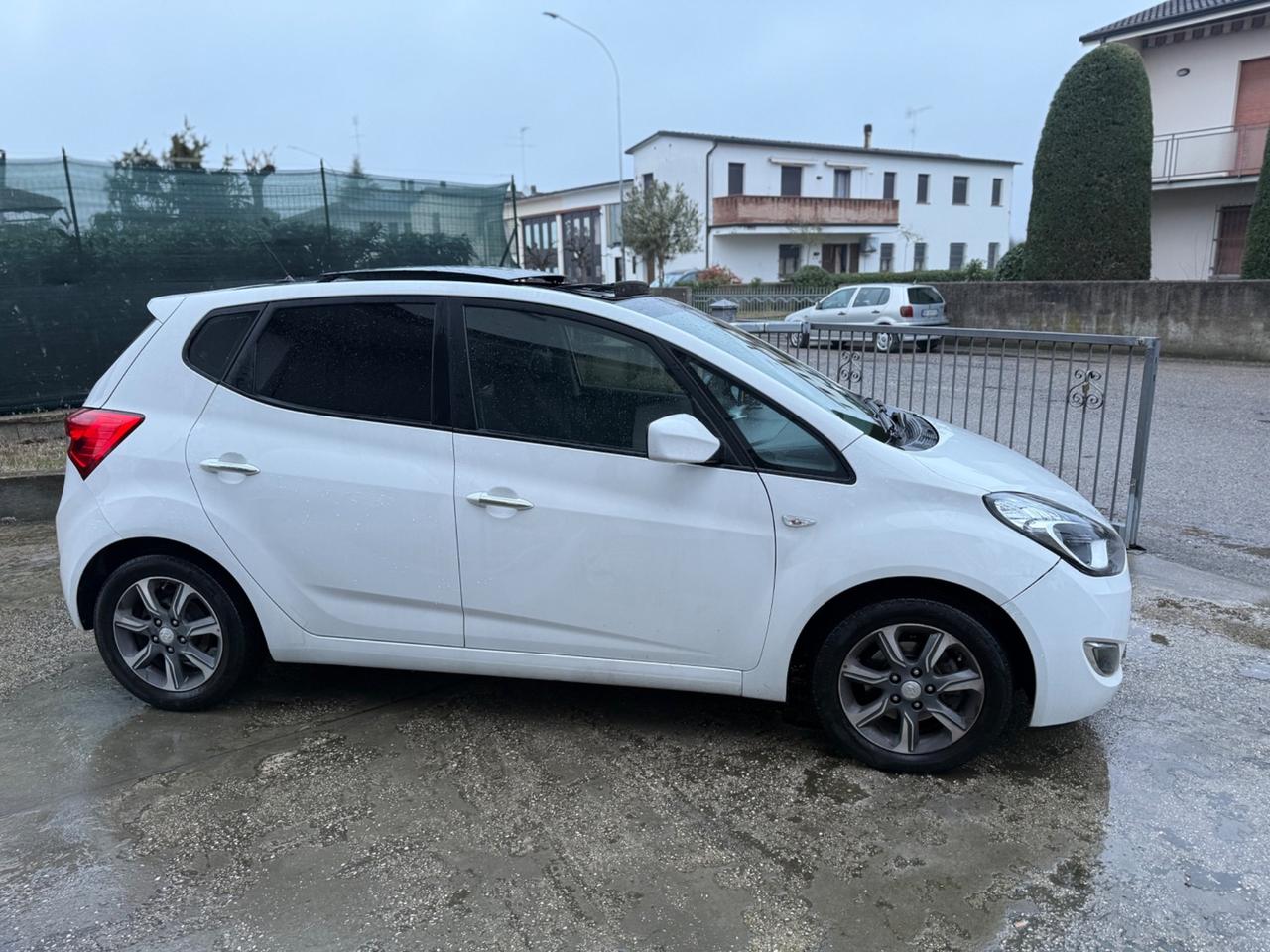 Hyundai iX20 1.6 CRDI FULL TETTO APRIBILE NEOPATENTATI
