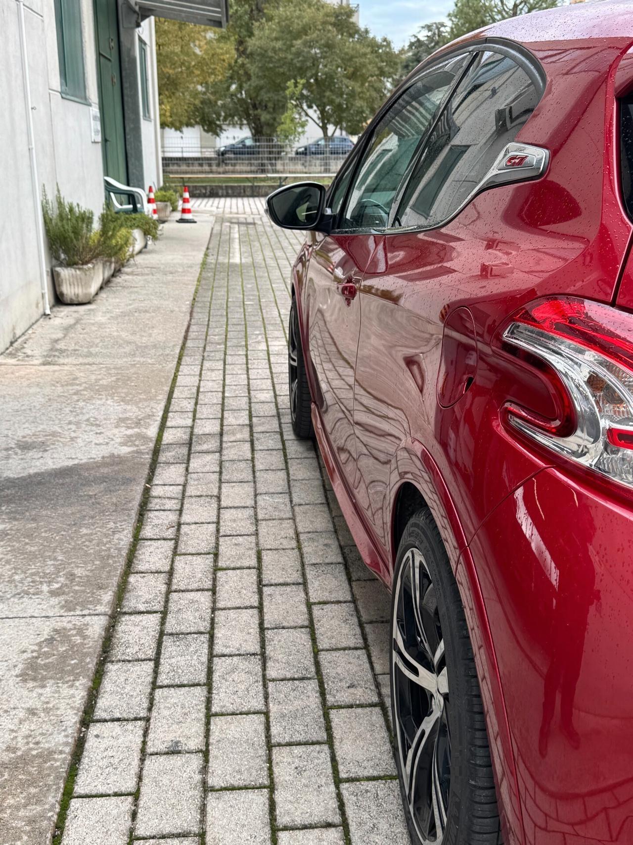 Peugeot 208 1.6 THP 200 CV 3 porte GTi