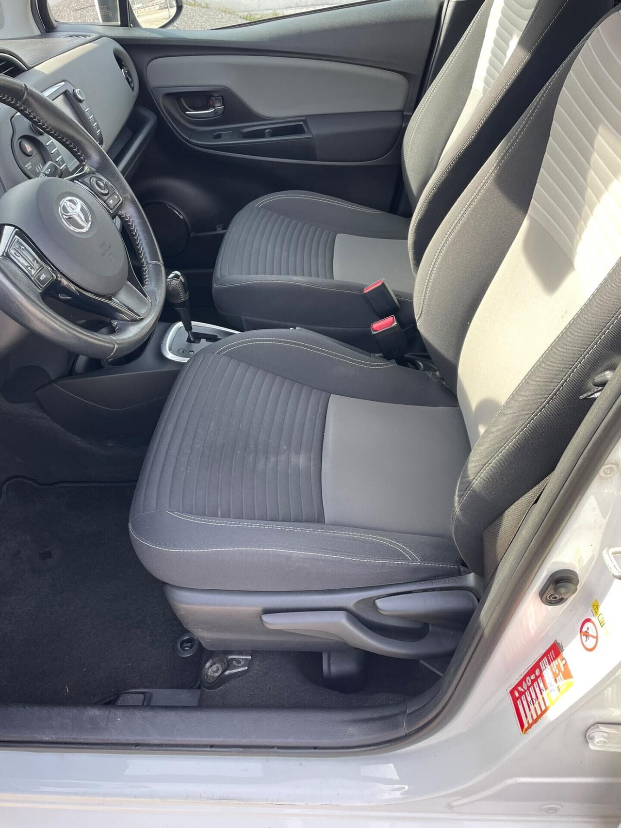 Toyota Yaris 1.5 Full Hybrid 5 porte Active 12 MESI GARANZIA