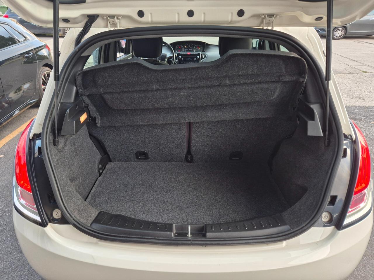 Lancia Ypsilon 0.9 TwinAir 85 CV 5 porte Metano Ecochic Gold