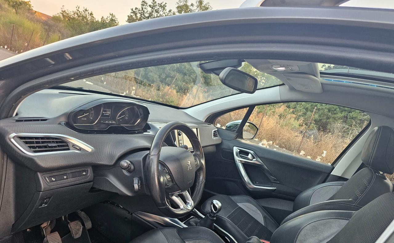 Peugeot 2008 Allure 1.6 e-HDi 115 CV tetto panoramico