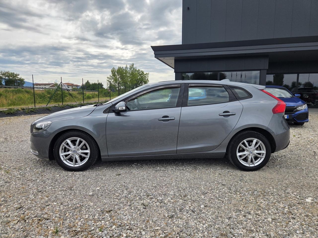 VOLVO V40 1.6 DIESEL DEL 2015 CON 130.000KM
