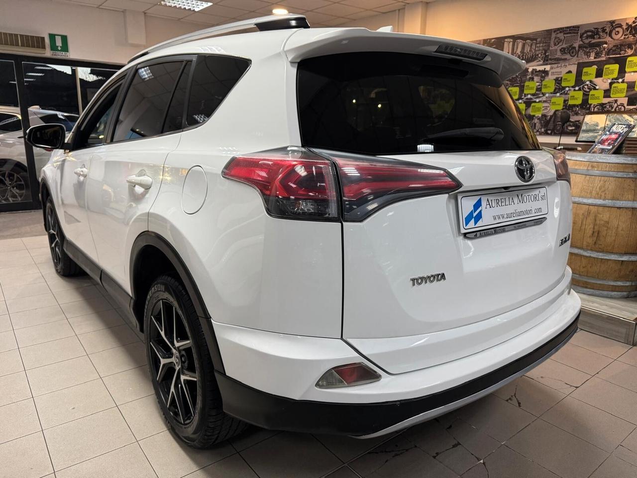 Toyota RAV 4 2.0 D-4D 2WD Lounge MY '17 UNICOPR. PARI AL NUOVO