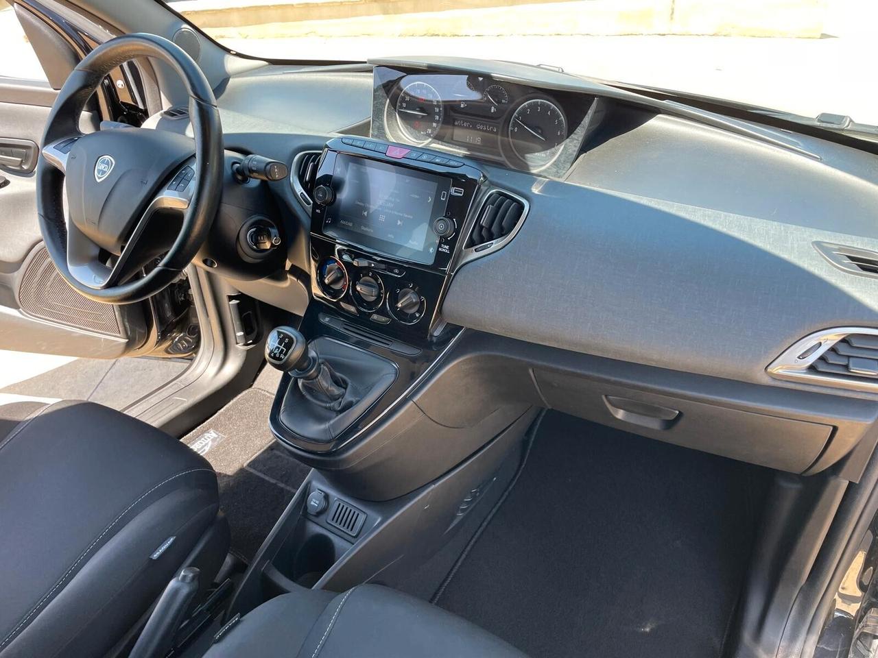 Lancia Ypsilon 1.0 FireFly S&S Hybrid Gold