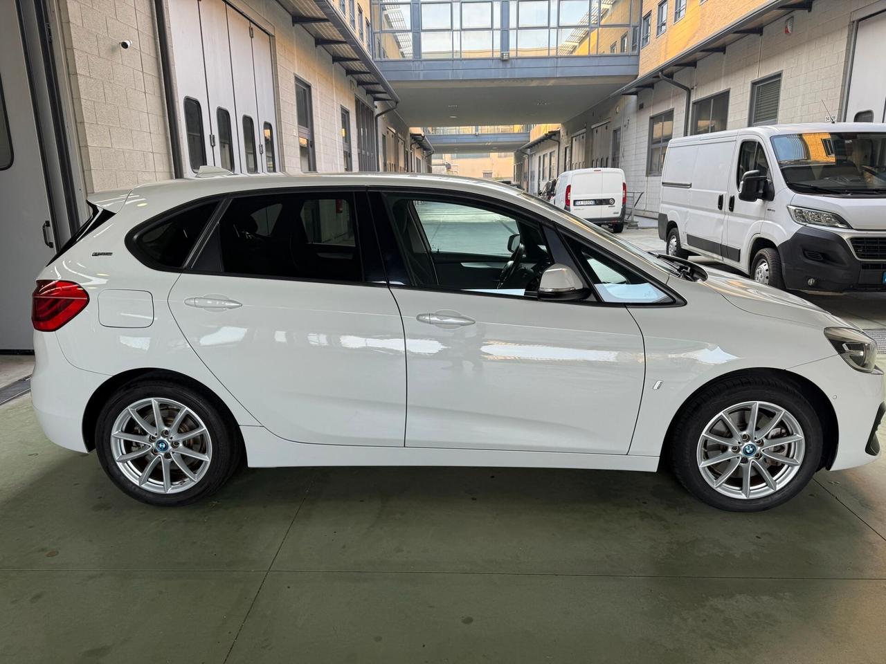 Bmw 2er Active Tourer 225xe Active Tourer iPerformance Business aut.