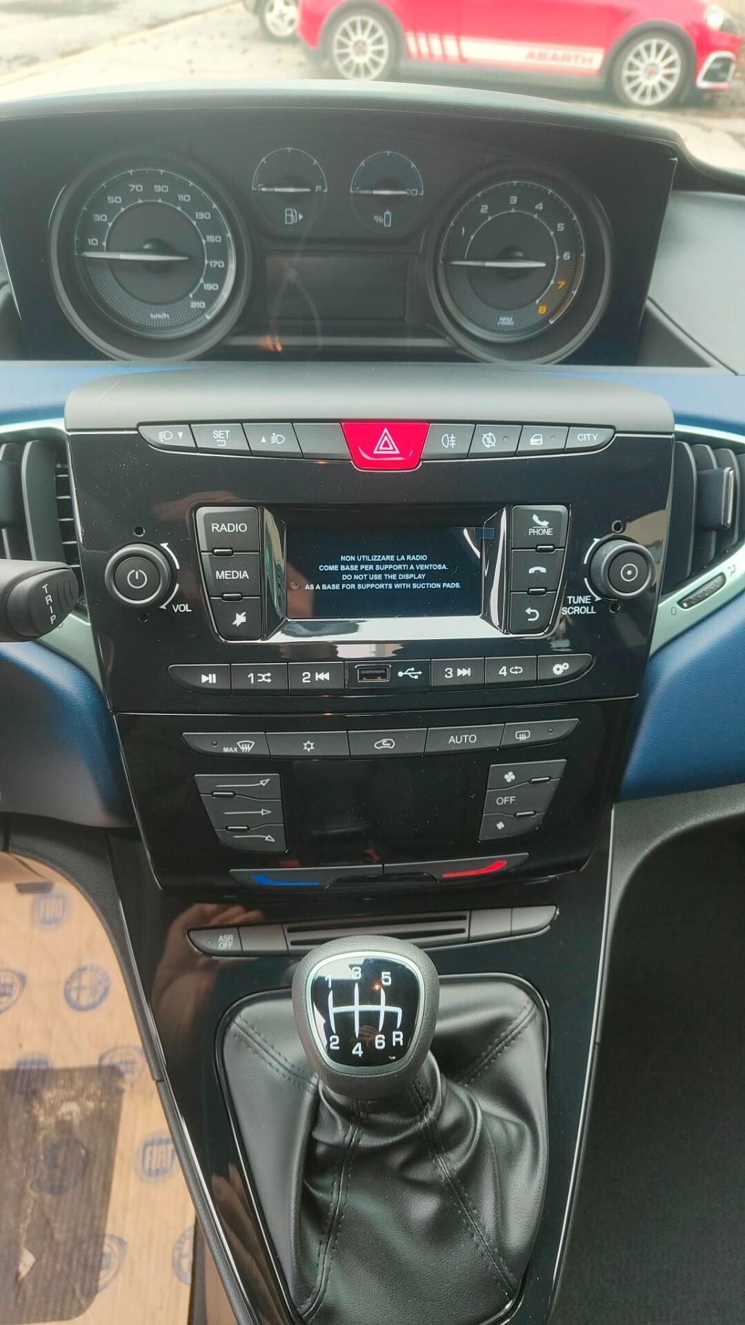 Lancia Ypsilon 1.0 FireFly 5 porte S&S Hybrid Oro