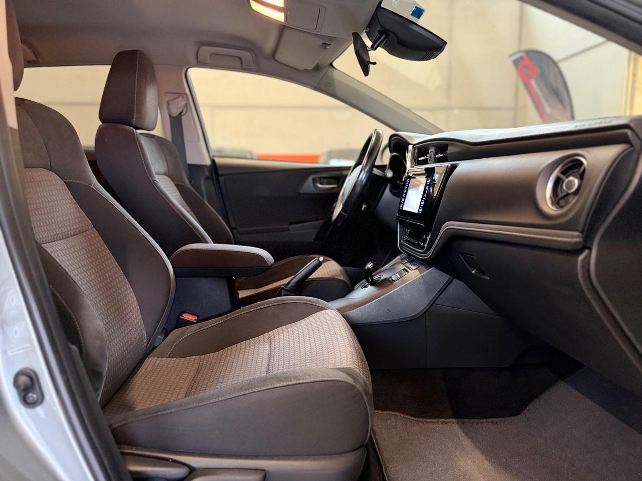 Toyota Auris 1.8 Hybrid Black Edition AUTOMATICA NEOPATENTATI