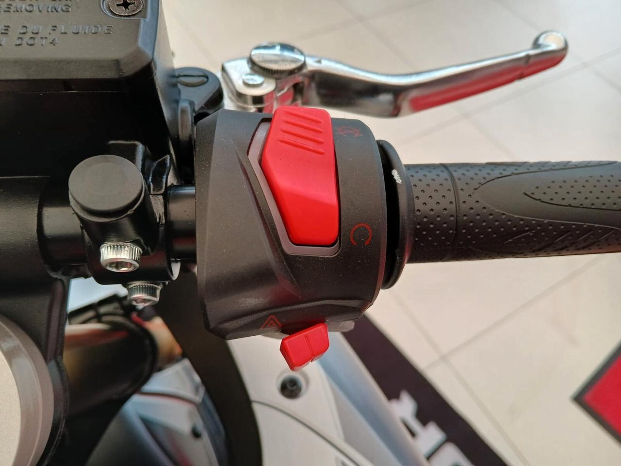 Qj Motor SRK 125 R-NUOVA- 4 ANNI DI GARANZIA