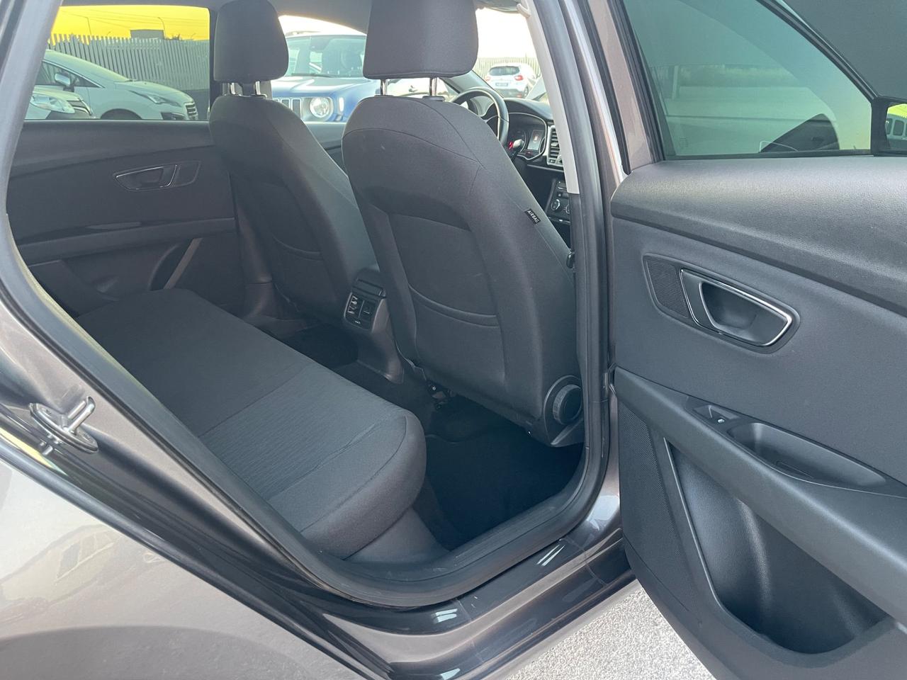 SEAT LEON 1.6 TDI 105CV BERLINA FULL NAVI MY15