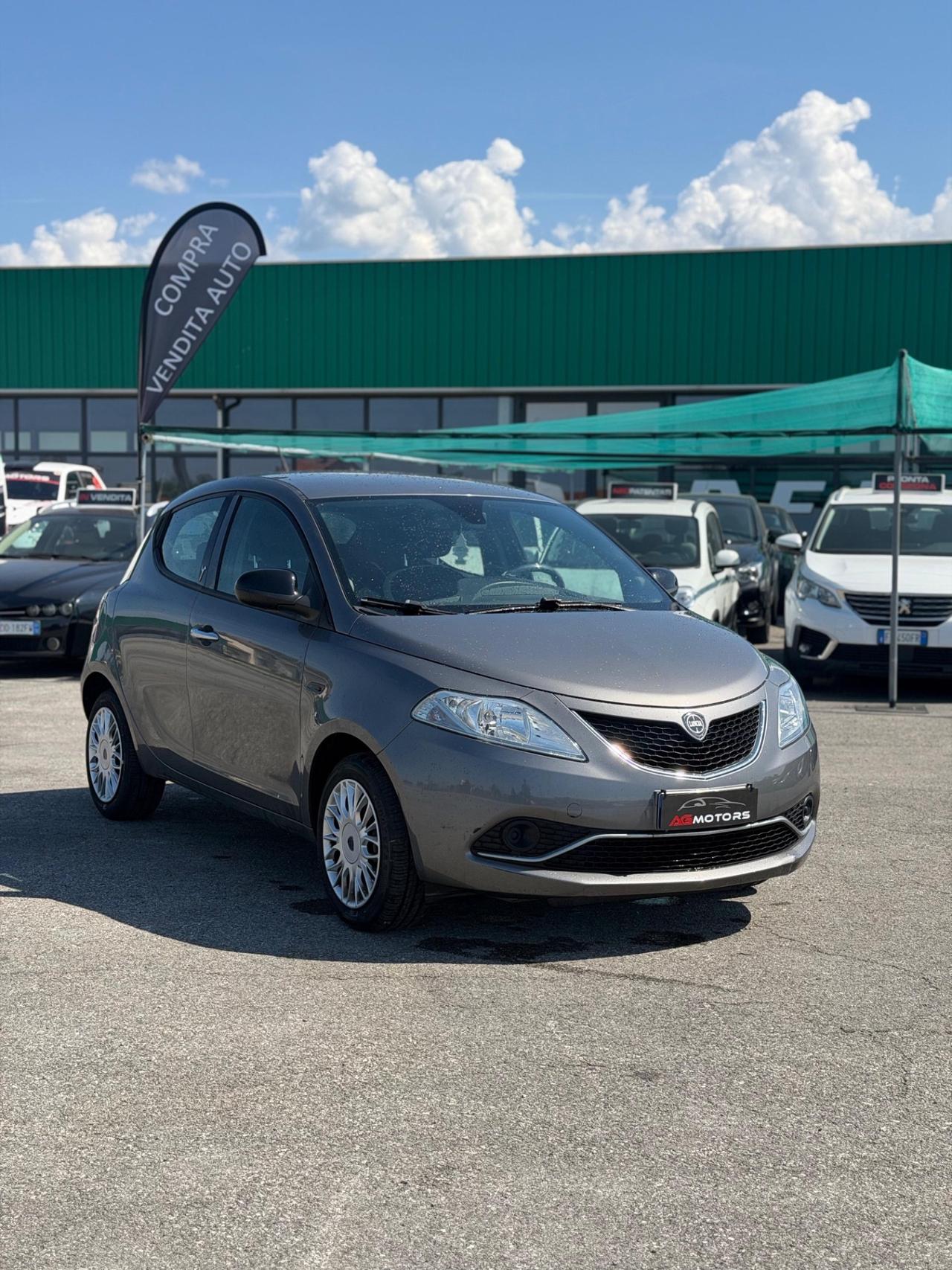 Lancia Ypsilon 1.2 69 CV 5 porte Platinum