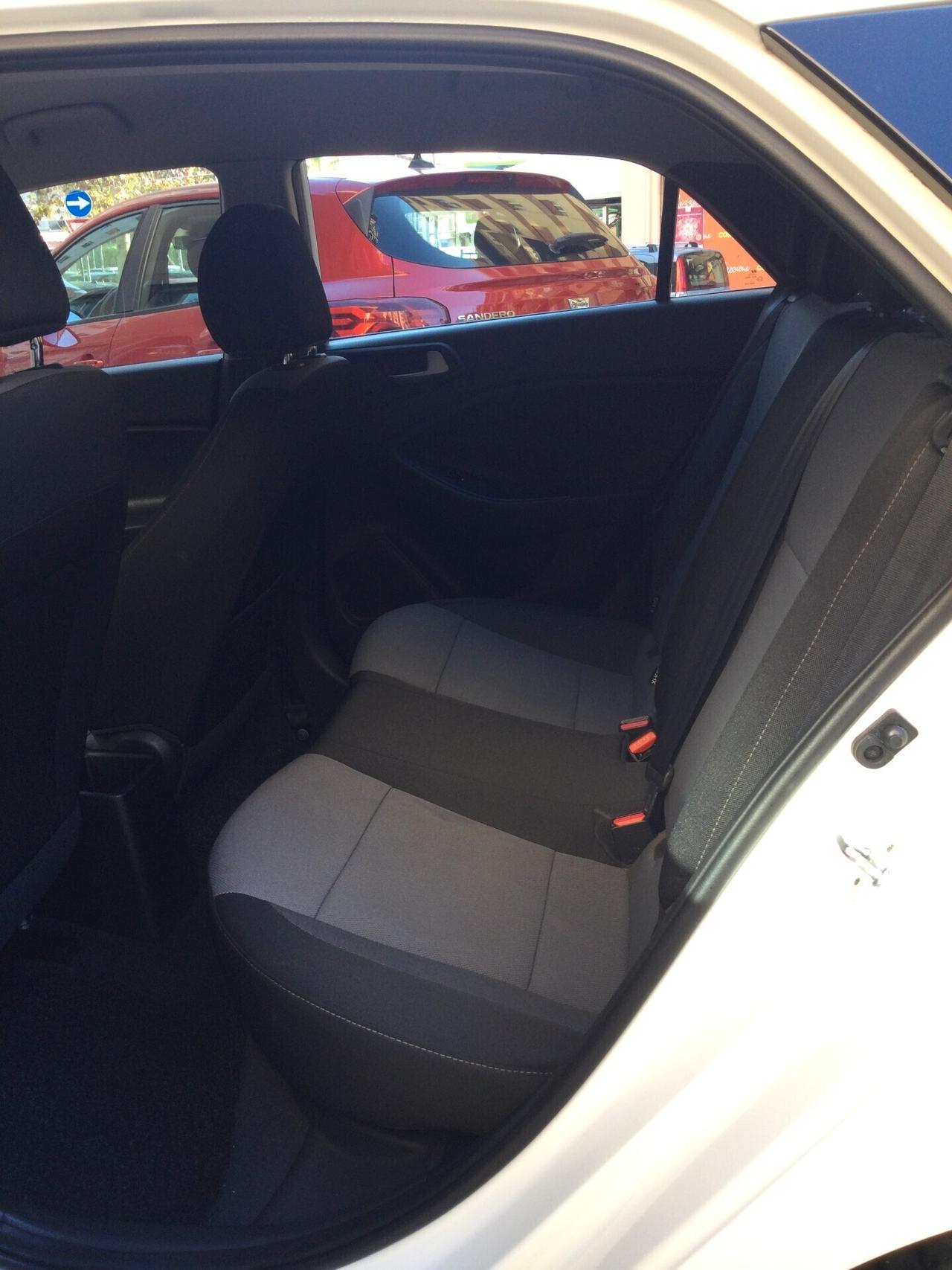 Hyundai i20 1.2 84 CV 5 porte Blackline