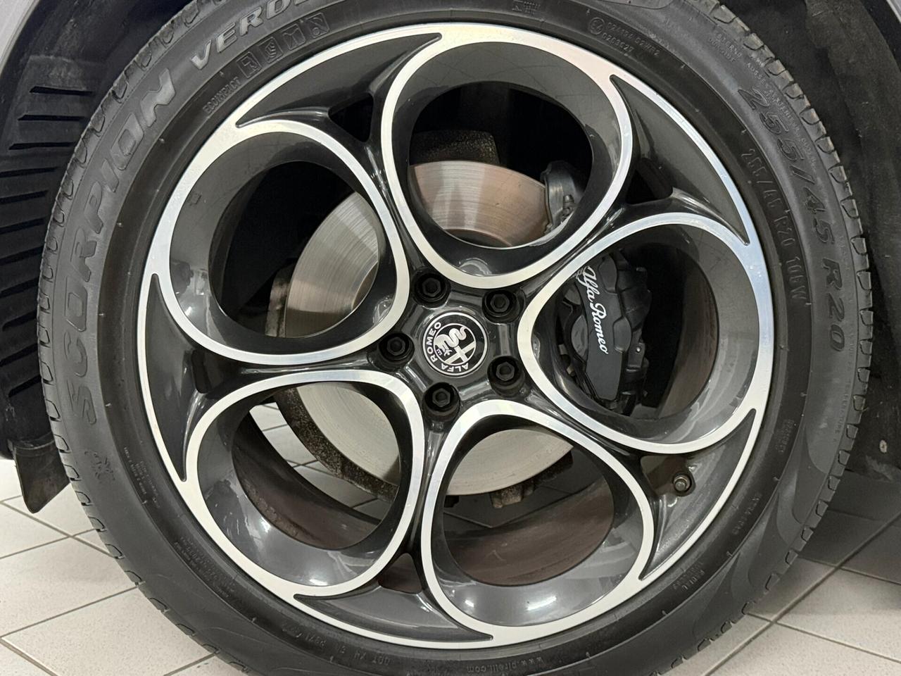 Alfa Romeo Stelvio 2.2 TD 210 CV VELOCE TETTO HARMAN KARDON Q4