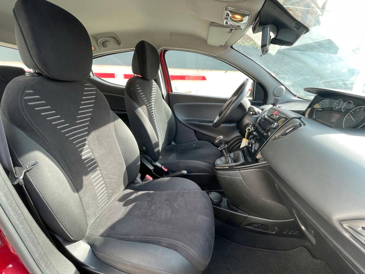 Lancia Ypsilon 1.2 69 CV 5 porte S&S Silver