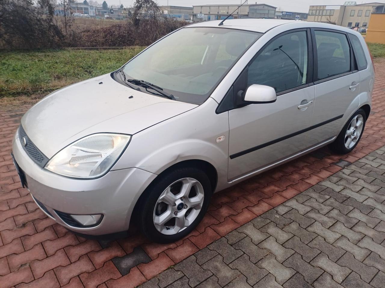 Ford Fiesta 1.2 16V 5p. Ghia