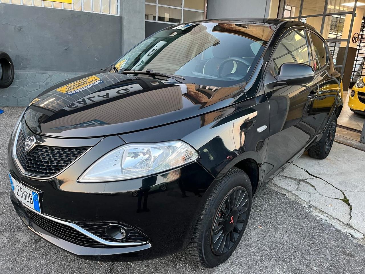 Lancia Ypsilon 0.9 TwinAir 85 CV 5 porte OK NEOPATENTATI