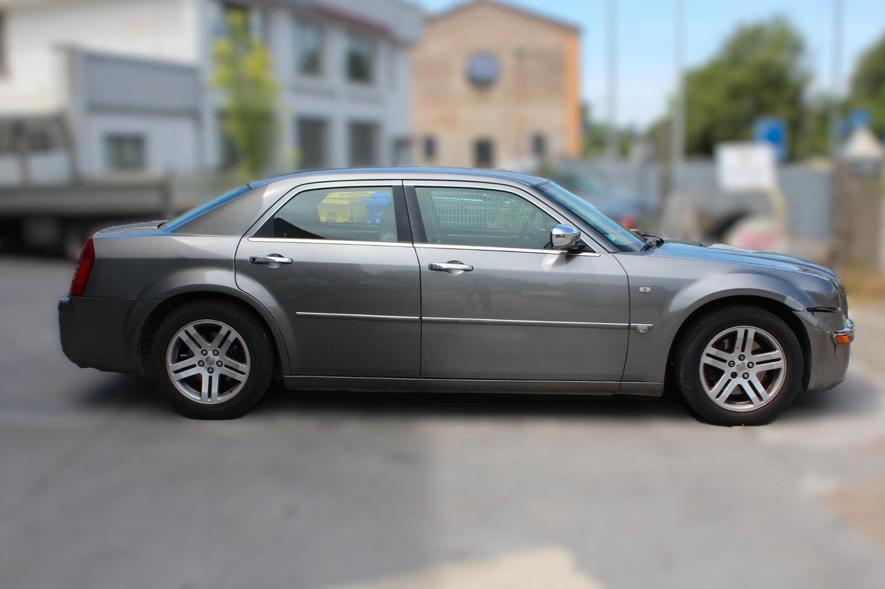 Chrysler 300C 3.0 V6 CRD berlina