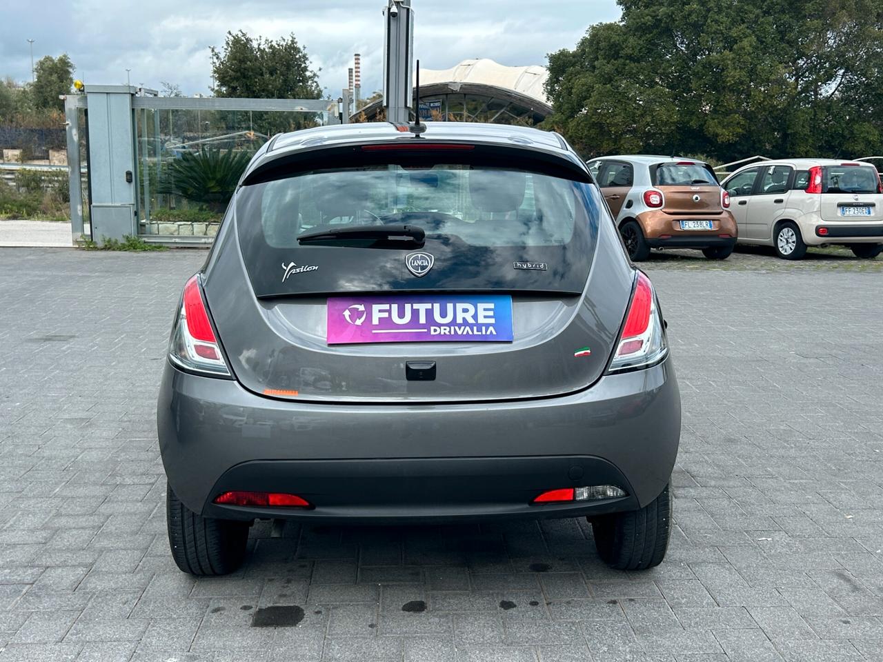 Lancia Ypsilon 1.0 firefly hybrid Silver