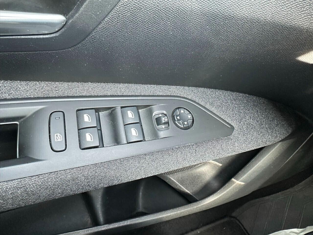 Peugeot 3008 1.5 bluehdi 130CV AT8