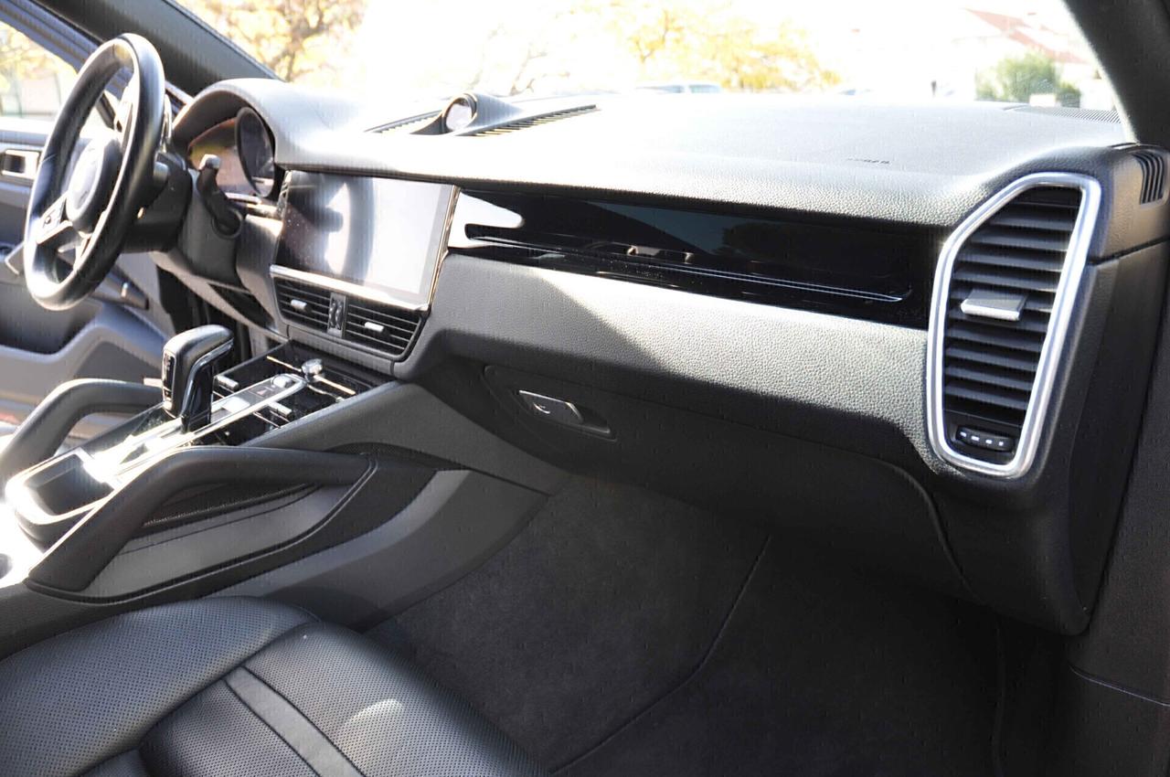 Porsche Cayenne Coupé 3.0 V6 E-Hybrid LEASING
