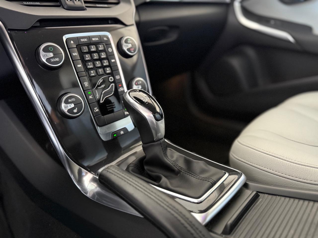 Volvo V40 D2 Geartronic R-design Kinetic