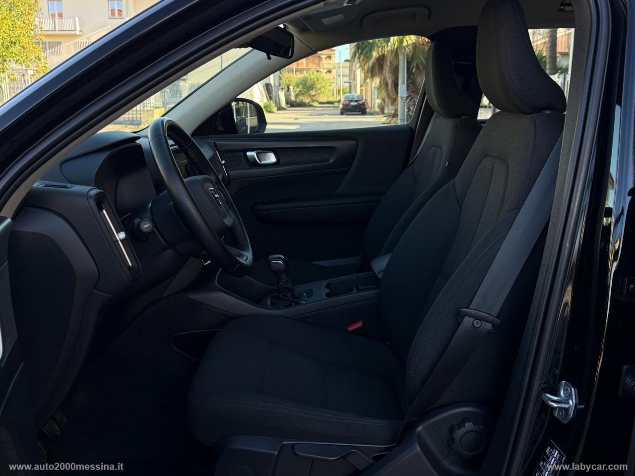 VOLVO XC40 T2 Momentum Core