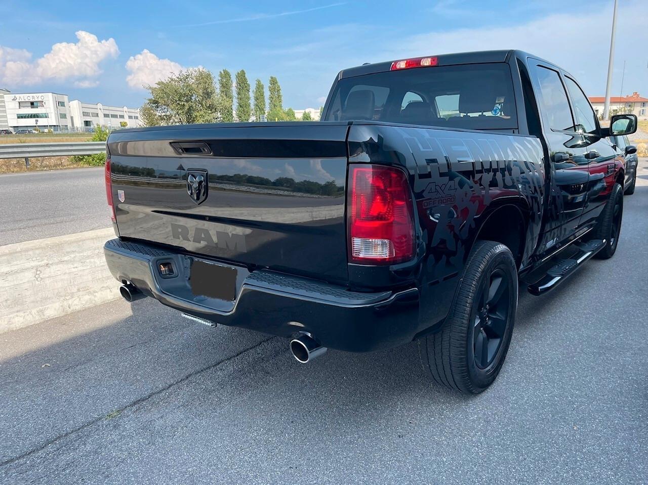 Dodge RAM 1500 HEMI 5.7 V8