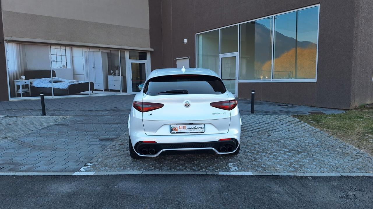 Alfa Romeo Stelvio Quadrifoglio IVA ESPOSTA tagliandi certificati