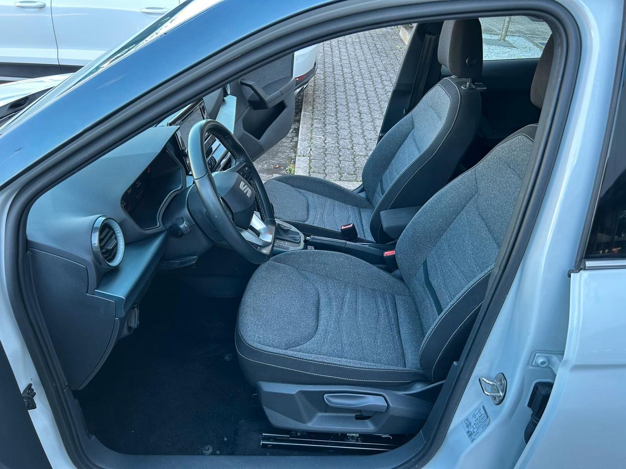 SEAT Arona 1.0 ecotsi 110cv dsg FARO DX GUASTO