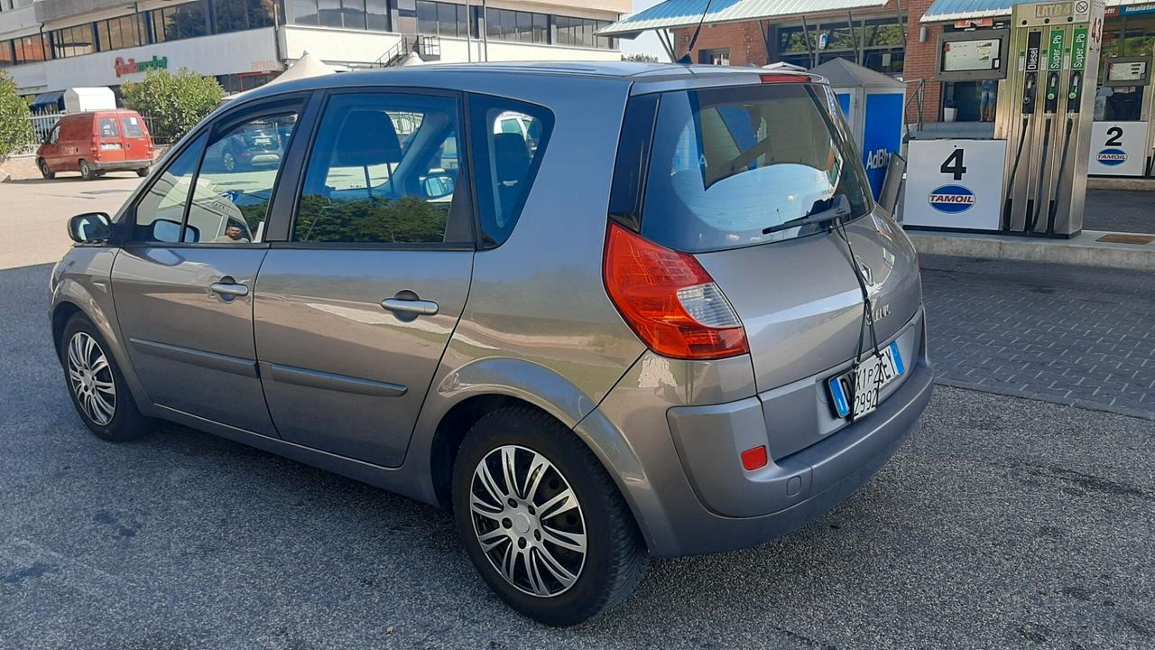 Renault Scénic 1.9 dCi/130CV Dynamique