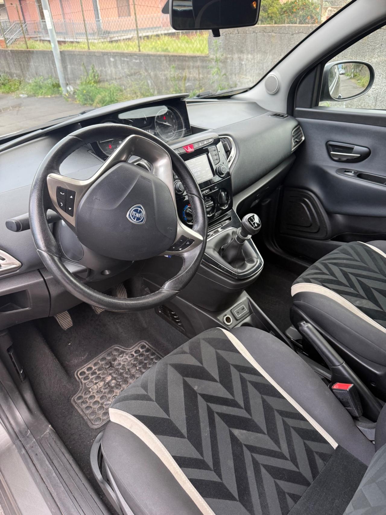 Lancia Ypsilon 1.2 69 CV 5 porte GPL Ecochic Gold