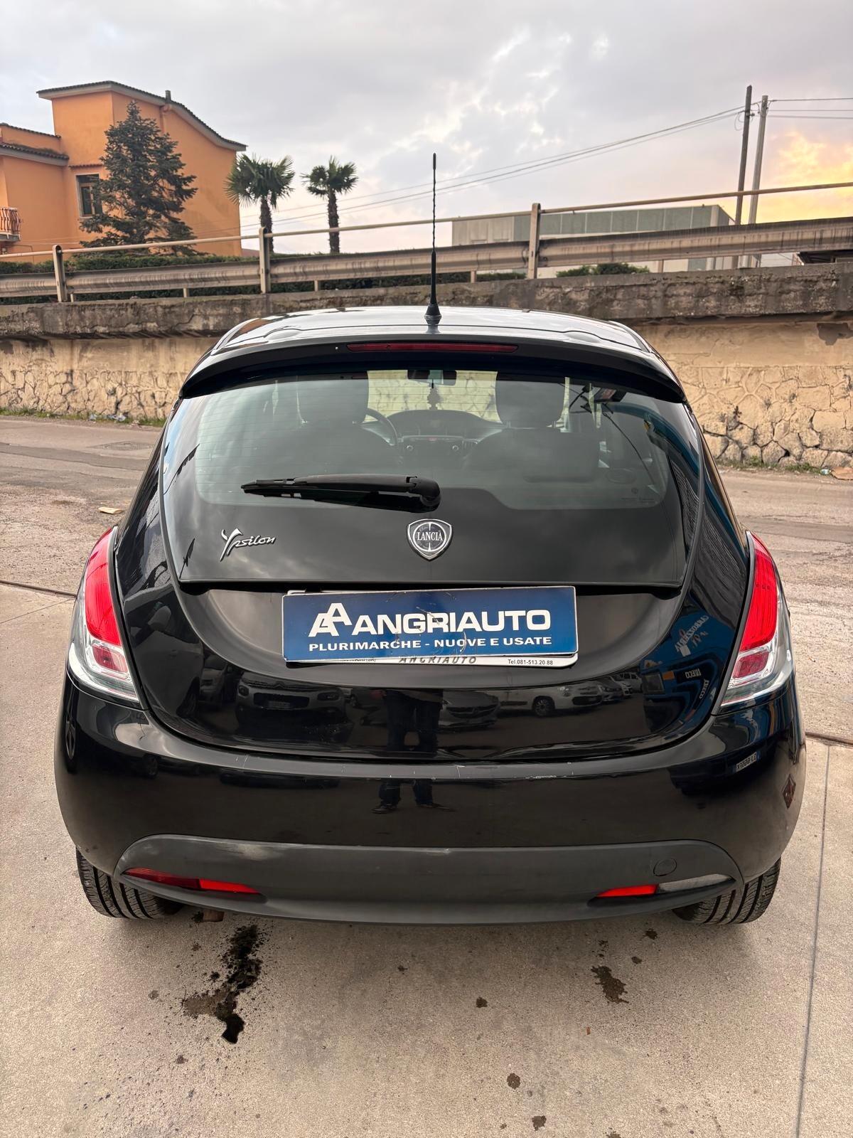 Lancia Ypsilon 1.2 69 CV Unyca