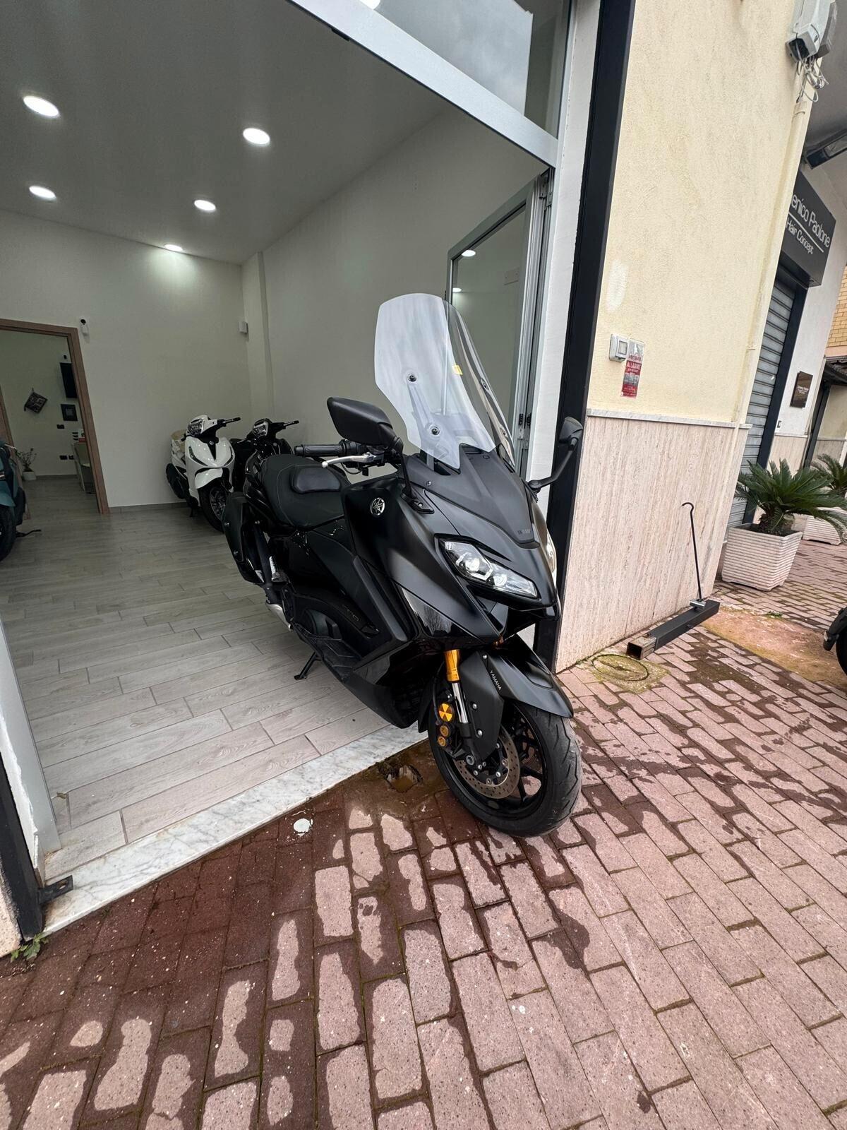 Yamaha TMAX 560