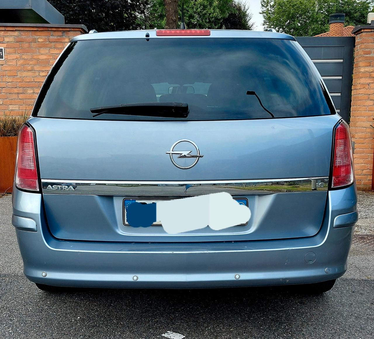 Opel Astra 1.6 benzina Cosmo neopatentati anno 2008