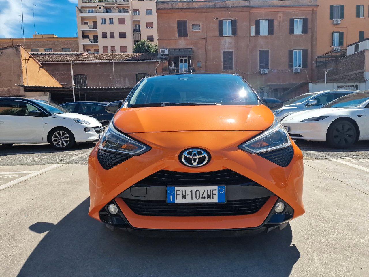 Toyota Aygo 5 Porte Aygo 5p 1.0 x-wave Orange m-mt 72cv cambio automatico