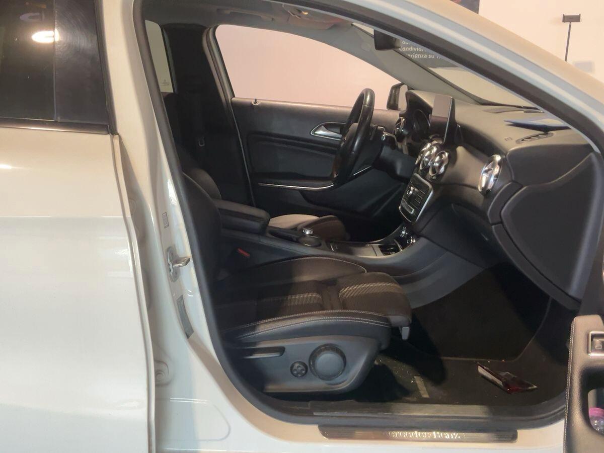 MERCEDES BENZ GLA 200 D 4 MATIC SPORT