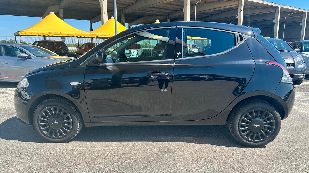 Lancia Ypsilon 1.2 69 CV 5 porte S&S Silver
