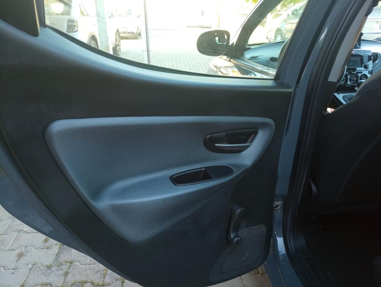 Lancia Ypsilon 1.2 69 CV 5 porte Gold