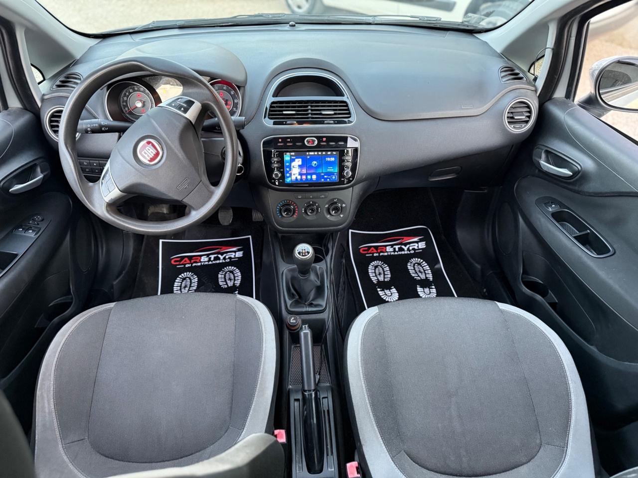 Fiat Punto 1.3 MJT II 75 CV 5 porte navigatore bluetooth