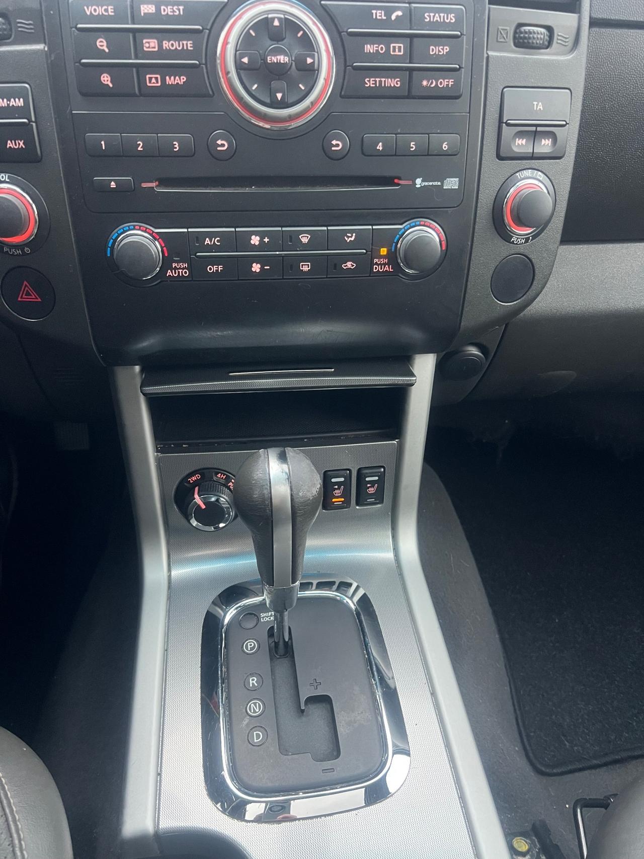 Nissan Navara 3.0 dCi 4 porte Double Cab LE V6