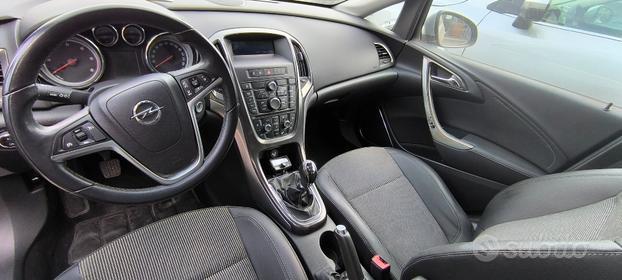 Opel Astra 1.7 CDTI 110CV Sports Tourer Cosmo Flee
