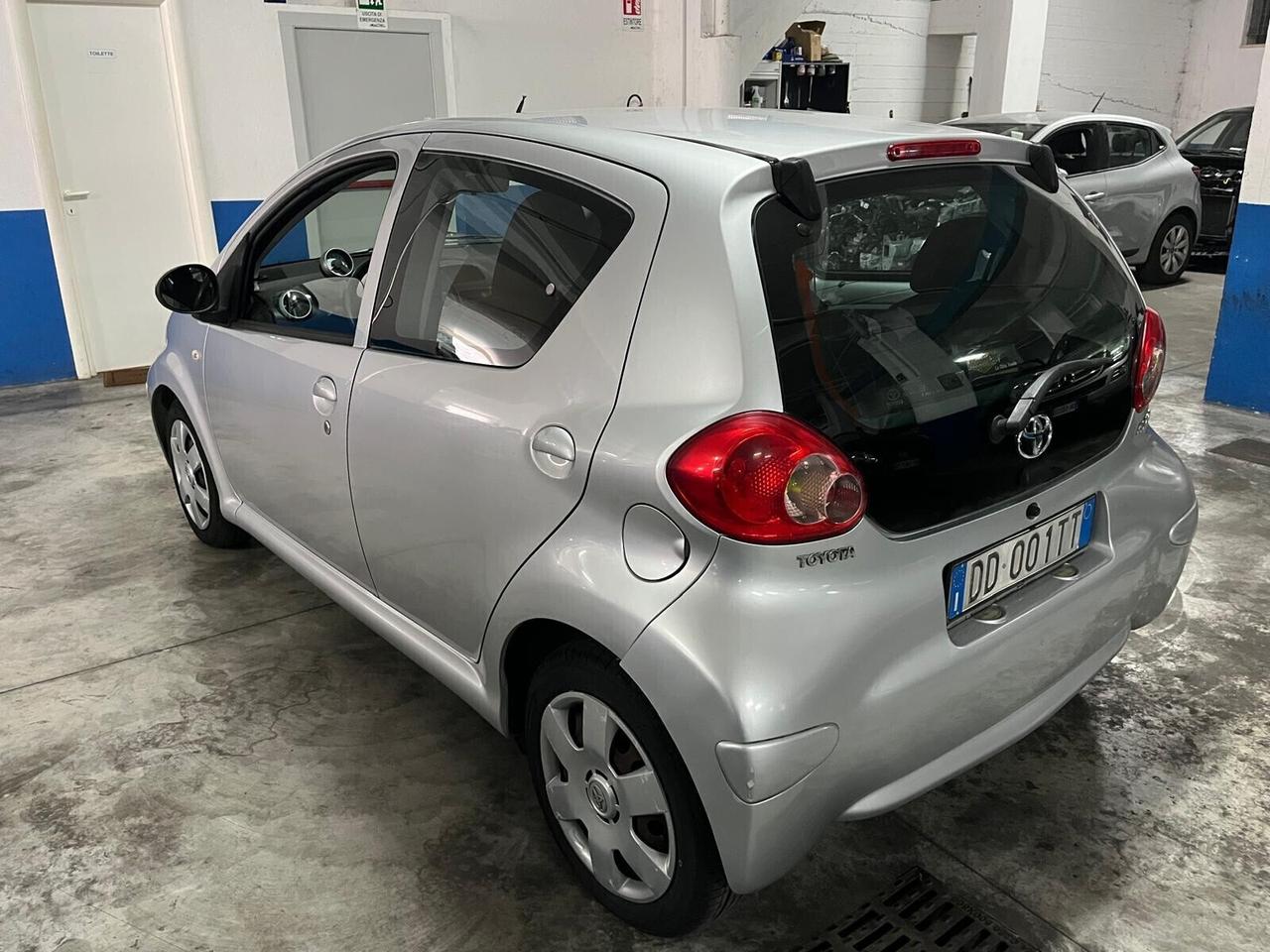 Toyota Aygo 1.0 12V VVT-i 5 porte Sol