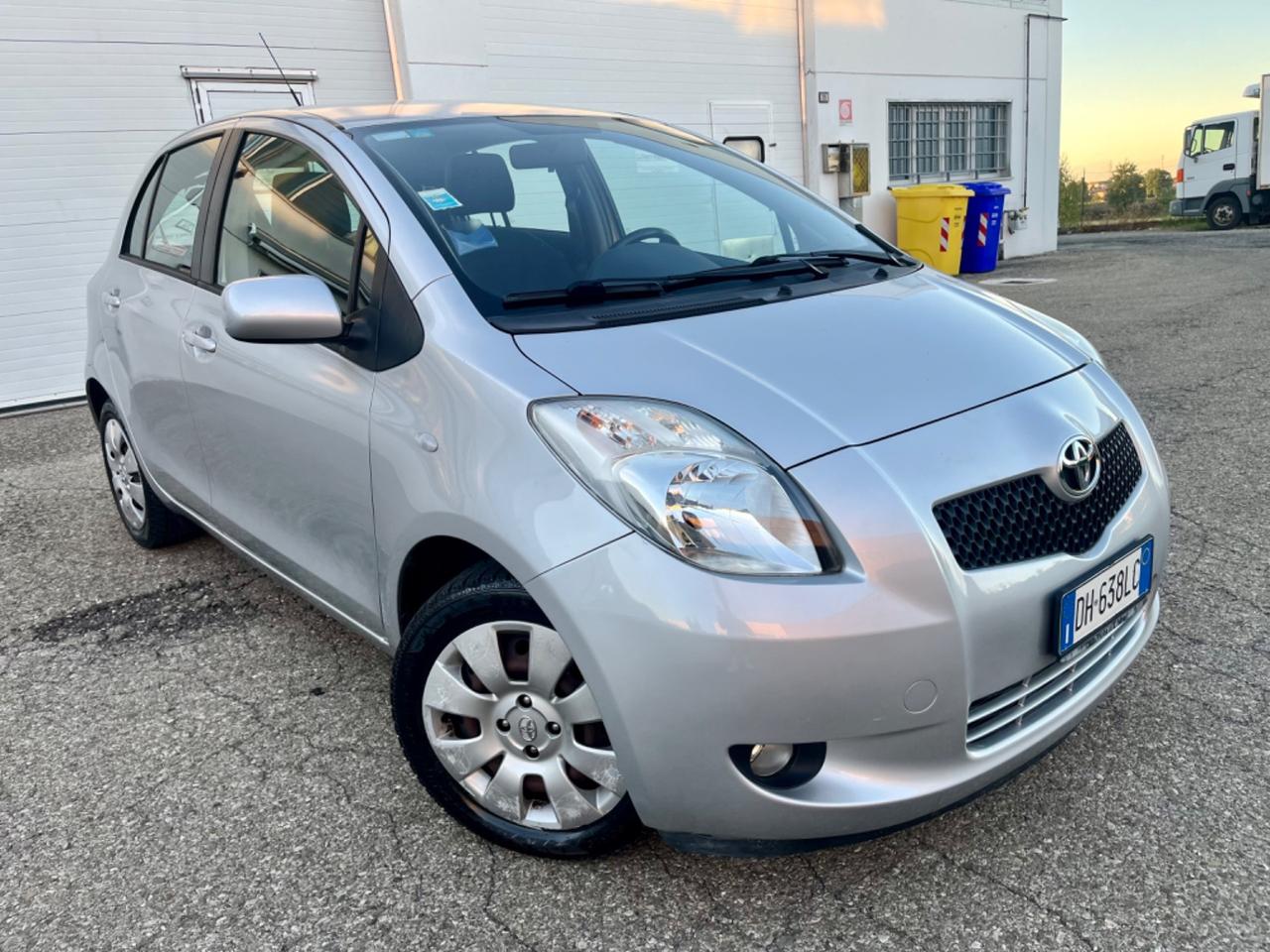Toyota Yaris 1.3benz 2007 103.000km perfetta per neopatentati
