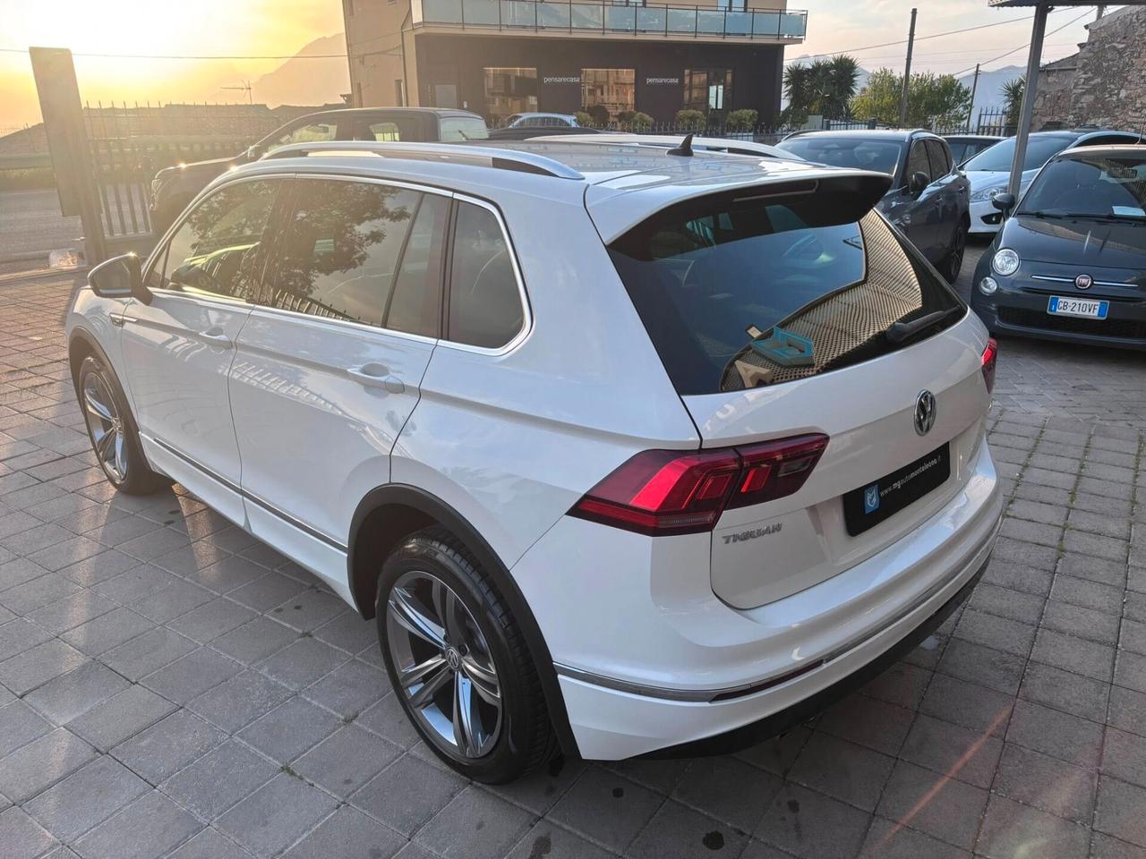 VOLKSWAGEN TIGUAN R-LINE